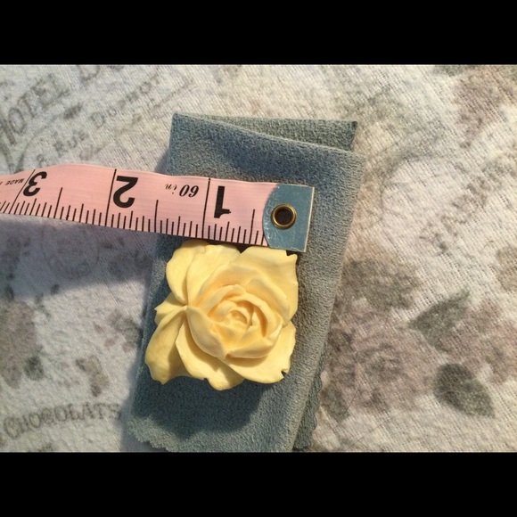 Rose pin - Picture 2 of 3